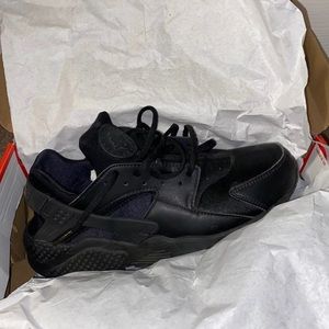 Black Nike Air Huarache Run